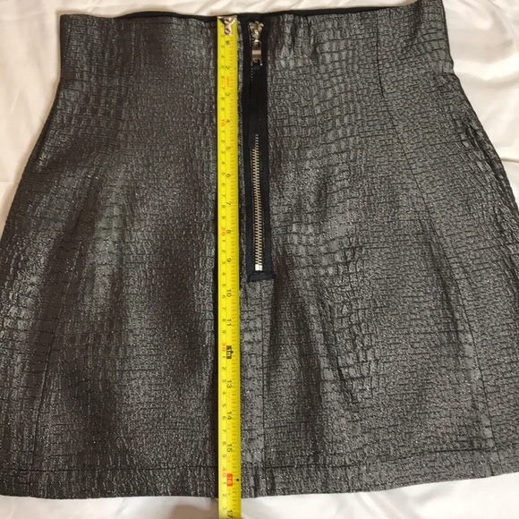 BODY POLICY silver gray sparkly mini skirt M - Picture 5 of 8
